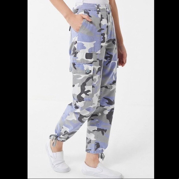 Urban Outfitters Camo jogger/Cargo pants - Picture 1 of 2